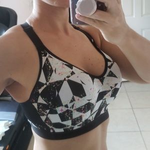 VS Incredible sports bra 34DD